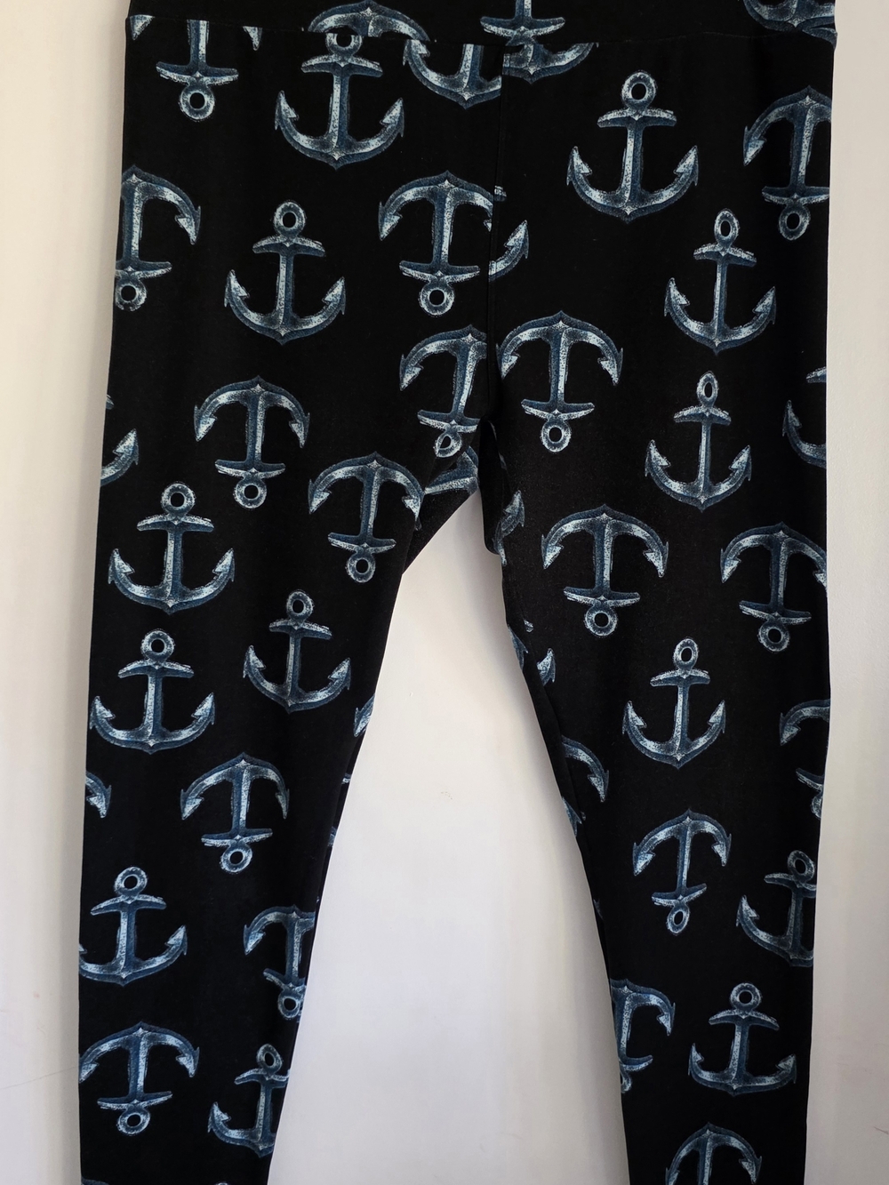 LuLaRoe Black Leggings with Blue Anchor Print TC